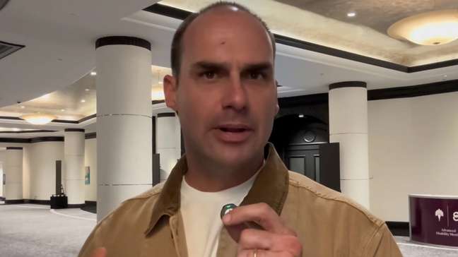 Em vídeo em inglês, Eduardo Bolsonaro pede pressão internacional ao chamar eleição de 'fraudulenta'