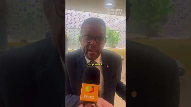 Otoni de Paula chama Flávio Bolsonaro de 'covarde e criminoso' após suposta fuga do Brasil #shorts