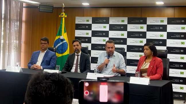 Boulos cita ‘barbárie’ e diz que 10 morreram por convicções políticas no Brasil no pré e pós-eleição