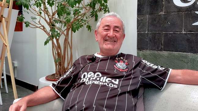 Aos 72 anos, torcedor acompanha Corinthians no Equador durante Libertadores feminina