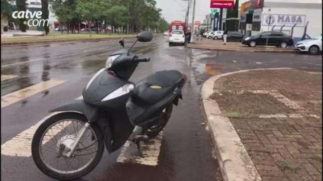 Motociclista fica ferida em acidente de trânsito no Bairro São Cristóvão