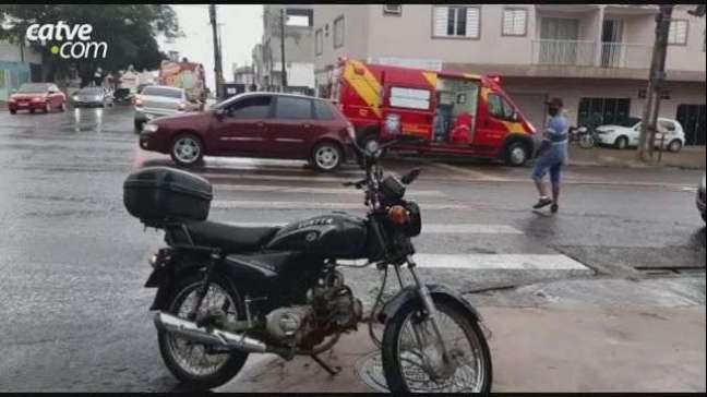 Batida entre carro e moto deixa homem ferido no Parque São Paulo
