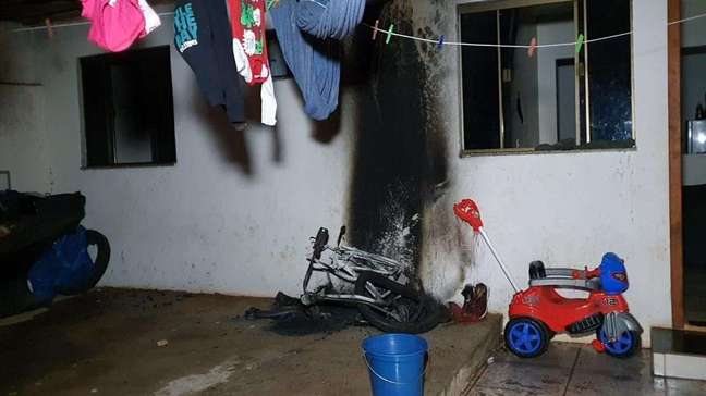 Princípio de incêndio assusta moradores de residência no Bairro Santa Cruz
