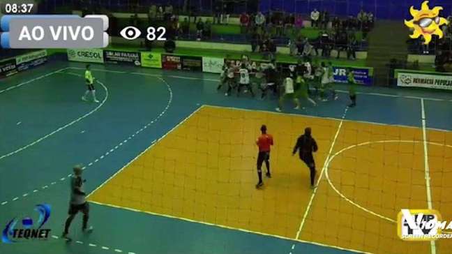 VÍDEO: competição de futsal é marcada por briga generalizada em Boa Vista da Aparecida