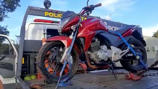 Moto com alerta de furto é recuperada no bairro Periolo em Cascavel