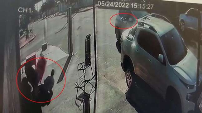 Vídeo: homem armado com metralhadora executa cliente de conveniência em Assis Chateaubriand