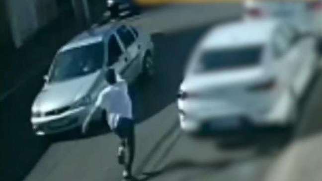 VÍDEO: câmera flagra homem sendo executado a tiros no Paraná