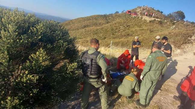Piloto de Parapente sofre acidente no Morro da Cal em Campo Largo