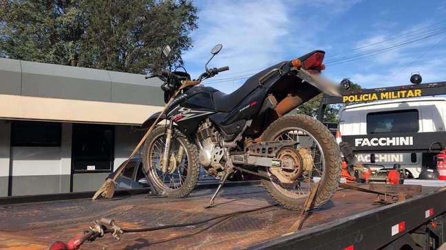 Moto furtada é recuperada pela Polícia Militar em Cascavel