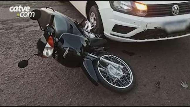 Motociclista fica ferida em batida com carro em Toledo