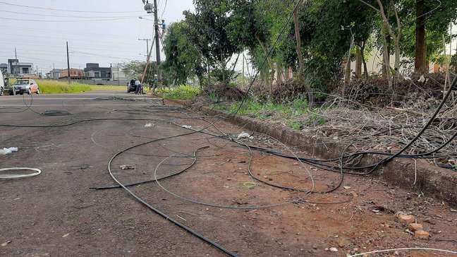 Ladrões furtam fios elétricos e deixam moradores sem internet no bairro Santo Inácio 