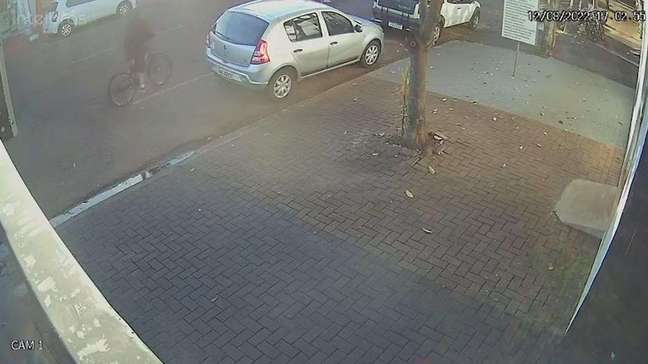 ASSISTA: menino com bicicleta em zig-zag é atropelado por carro em Cascavel 