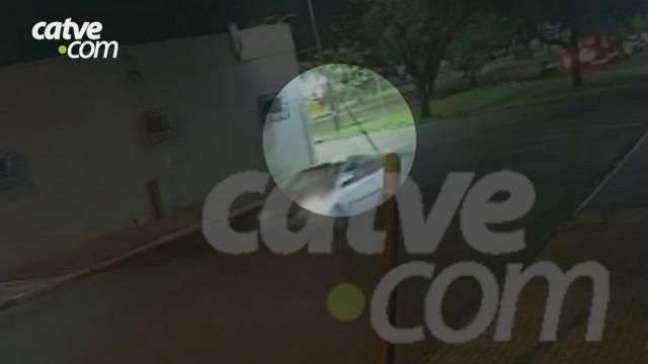 Vídeo: motociclista é arremessado em batida em Cascavel