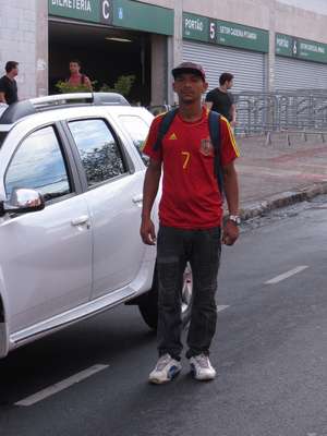 Flanelinha cruzeirense comemora lucro com final mineira